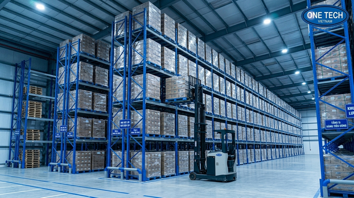 Hệ thống kệ Selective cho phép xe nâng tiếp cận 100% pallet