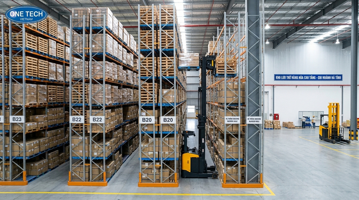 Tối ưu mật độ lưu trữ bằng kệ narrow aisle Kệ khe hẹp giúp tăng mật độ lưu trữ pallet trong kho Hà Tĩnh